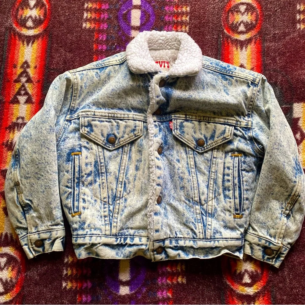 VTG 80’s Levi’s Blue Acid Washed Sherpa lined Denim Jean Jacket. USA. Kids Small